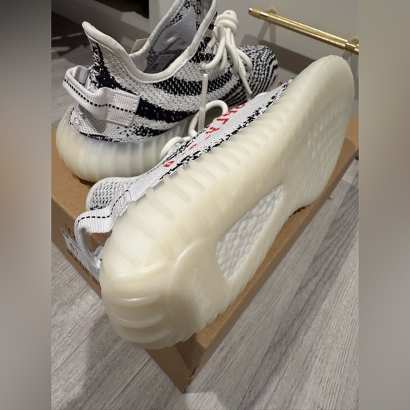 Authentic Yeezy zebra sneakers size 6.5 brand new - Picture 2 of 8